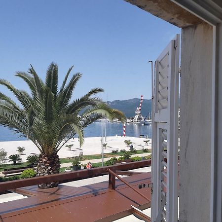 Mulo Stanicica Tivat Oda fotoğraf