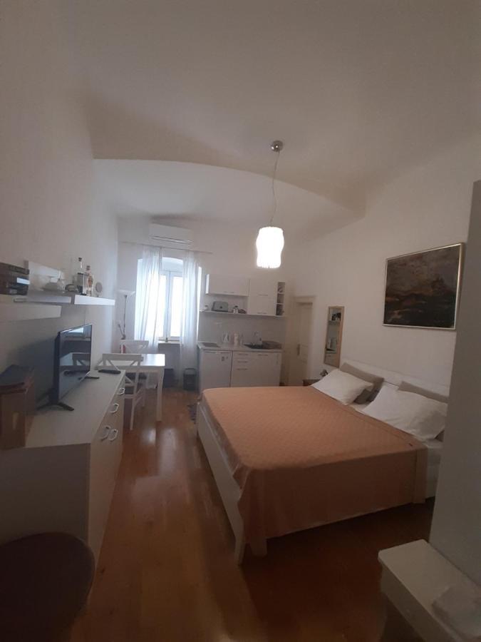 Mulo Stanicica Tivat Dış mekan fotoğraf
